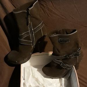 Suede boots mid calf